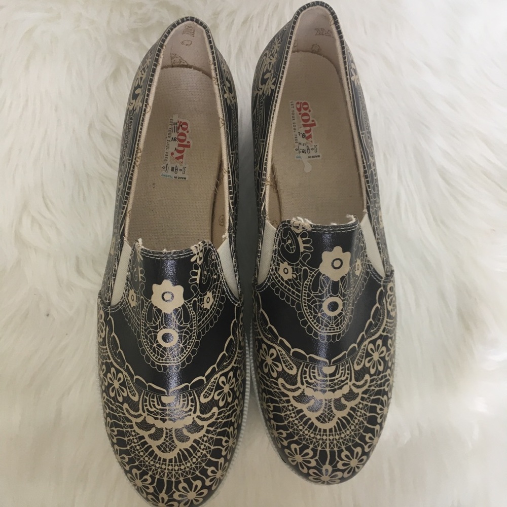Goby Black & Cream Platform Slip Ons / Size 41 /11